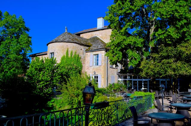 Le château d'Igé est composé d'un hôtel 4 étoiles et de deux restaurants