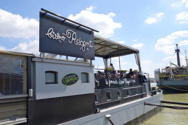 La 31e franchise Bistro Régent, 120 couverts, a ouvert sur une péniche, aux Bassins à flot à Bordeaux,  le 16 mai 2015
