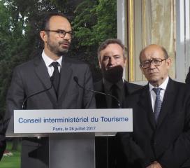 De g à d : le Premier ministre, Edouard Philippe, le secrétaire d'Etat Jean-Baptiste Le moyne et le...