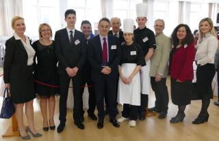 Le groupe avec l'Ambassadeur de France en Slovaquie (en cravate bordeaux sur les photos).