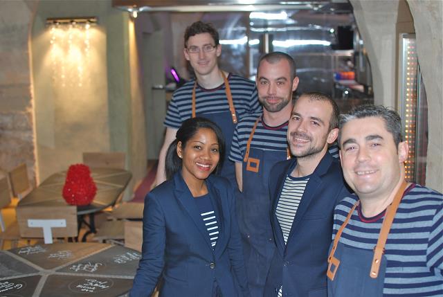 L'equipe de L''Etoile de mer au complet : le chef Stephane Carrade ( premier plan) suivis de Simon Verger, Alexandre Gouge, Adrien Salavert et Marie-Lucette Carrade