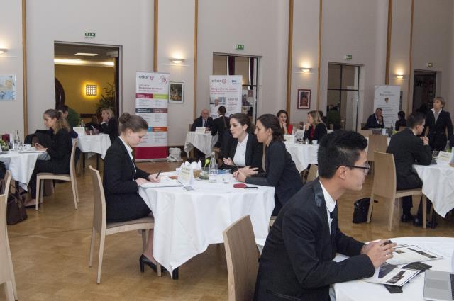 Un speed-dating pour trouver son stage au Lycée Jean Drouant.