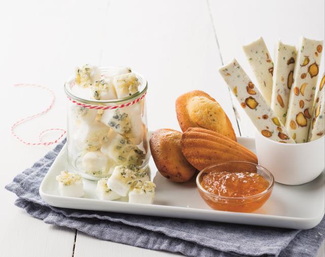 Roquefort gourmand 'Retour en enfance', guimauve au roquefort, madeleine orange et roquefort, nougat roquefort.