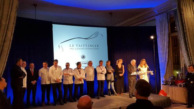 Les membres du jury (de g. à d.) : Pierre Resimont, Ulf Wagner, Michel Roux, Pekka Terava, Christophe Bacquié, Christian Née, Hiroshi Horita, Gérard Boyer, Michel Roth, Stéphanie Le Quellec, Amandine Chaignot et Pierre Arditi et Vitali Taittinger.