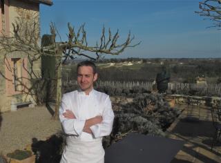 •	David Charrier, 33 ans chef du restaurant Les Belles Perdrix de Troplong Mondot a trouvé le...