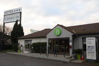 Classé trois étoiles, le Campanile Arles offre 41 chambres, un restaurant et une salle de réunion.