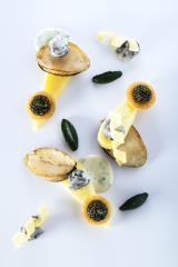 Ormeaux et escargots en persillade, toasts crousti-fondant au caviar Kristal