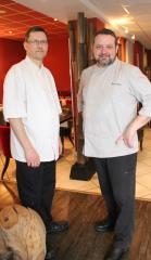 Jean-Yves Tholly et Hervé Sauton travaillent sans compter pour faire vivre leur restaurant.