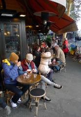 La terrasse est bondée