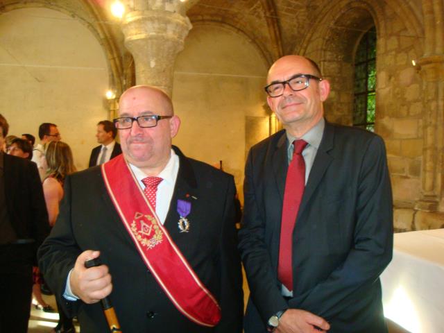 Stéphane Mreches, nouveau  dans l'Ordre des Palmes académiques et Jean-Marie Panazol, inspecteur général de l'Éducation nationale et directeur de l'école supérieure de l'Éducation nationale.