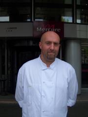 Alban Macouin est le chef du Cinématographe, le restaurant de l'hôtel Mercure Lumière.