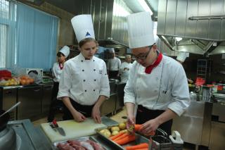 on parle la même langue: la cuisine/ Les lycéens du Lycée Auffray de Clichy lors des rencontres...