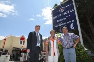 Jean Lavergne, Christine et Jean-Michel Grégoire ont inauguré la nouvelle enseigne de l'hôtel...