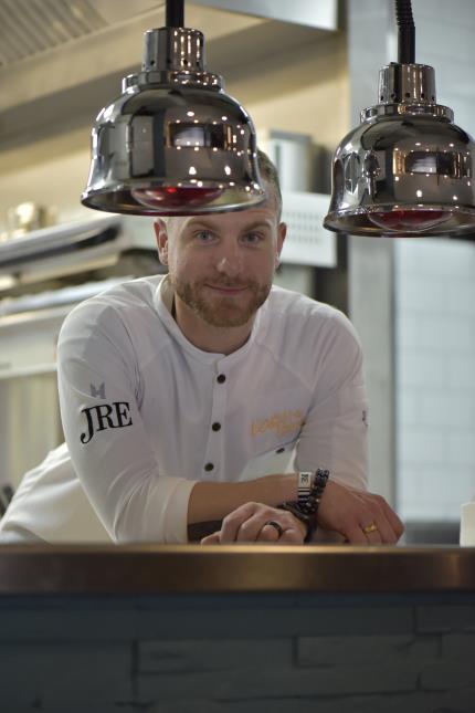 Le chef Logan Laug est très actif, notamment au sein de l'association des Jeunes Restaurateurs d'Europe.