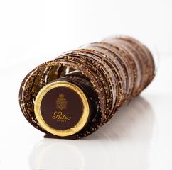 François Perret, chef pâtissier du Ritz Paris, a réalisé la bûche Noisettes et serpentin de...