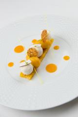 Dessert emblématique des Frères Ibarboure, le fraîcheur exotique autour de la mangue, passion et...