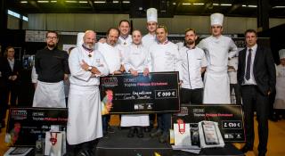 Les gagnants du Trophée Philippe Etchebest : à g., en noir, Baptiste Gournillat; au centre, la...