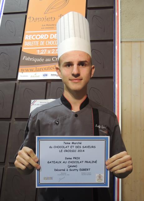 Scotty Egbert, 17 ans, en 2ème année CAP pâtissier au lycée Funay-Hélène Boucher au Mans (72), a remporté le 2ème prix à la catégorie Entremets chocolat/praliné.