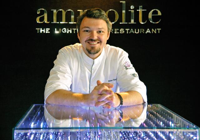 Un peu plus de 2 années après son ouverture au sein de l'hôtel 4* supérieur « Bell Rock » d'Europa-Park, le restaurant gastronomique « Ammolite - The Lightouse Restaurant » vient de se voir décerner 2 étoiles au célèbre guide Michelin.  Une belle reconnai