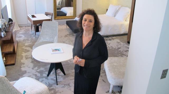 Classique ou décalé, le décor des chambres imaginé par la propriétaire Agnès Guiot Du Doignon ( photo) suscite l'émotion