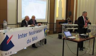 Roland Héguy (au micro) a reçu la médaille d'honneur de l'IFM des mains de son président Alain...