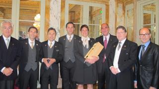 Dans les salons du Grand Hôtel de Bordeaux & spa, remise des clefs d'or à Anne Sophie-Perrier,...