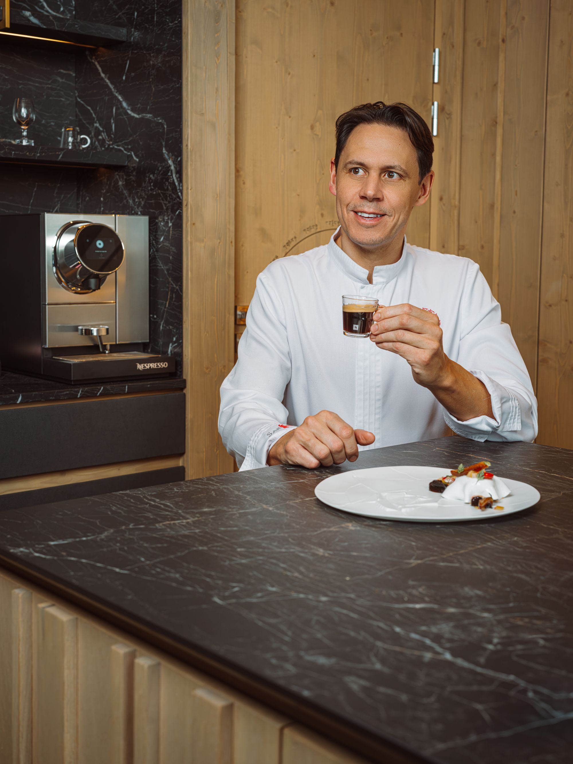 Sébastien Vauxion (Chef pâtissier exécutif du groupe K2 Collection et chef du restauration Sarkara - 2 étoiles Michelin) 