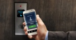 Clé magnétique ou smartphone pour ouvrir la chambre ?