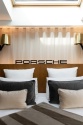 Insolite : une suite et un café aux couleurs de Porsche à l'hôtel Maison Albar-Le Pont Neuf