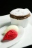 Une recette de Dominique Guérin, responsable des pâtisseries des Sofitel d’Amérique latine et chef pâtissier exécutif du Sofitel Rio de Janeiro : Soufflé au chocolat amer