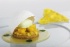 Recette d'Eric Pras, Lameloise à Chagny : Coque meringuée, ananas et coriandre sur un sablé Ravioles exotiques flambées au rhum